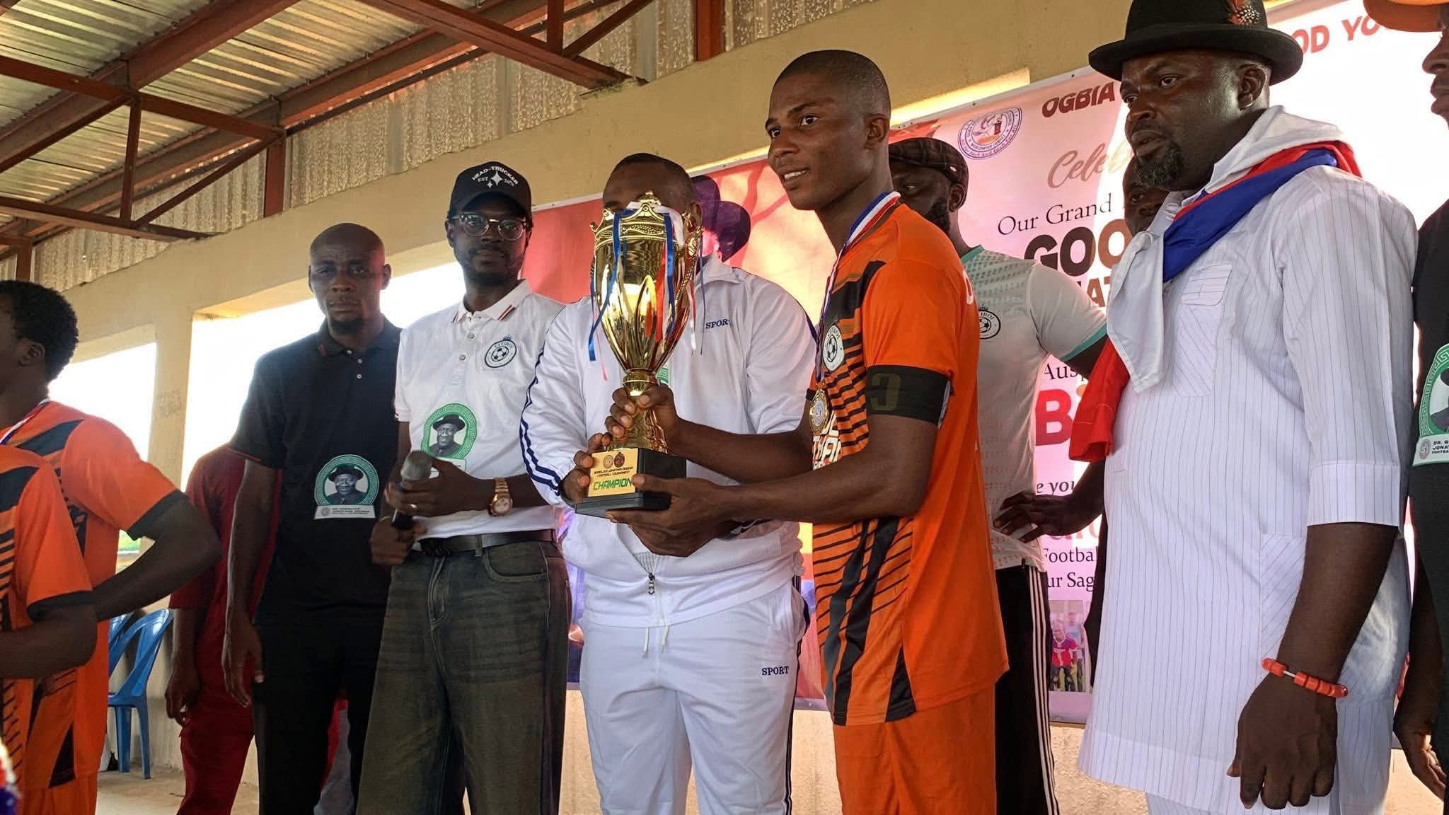 Hon. Jeremiah Golden’s representative presenting prizes to the winners